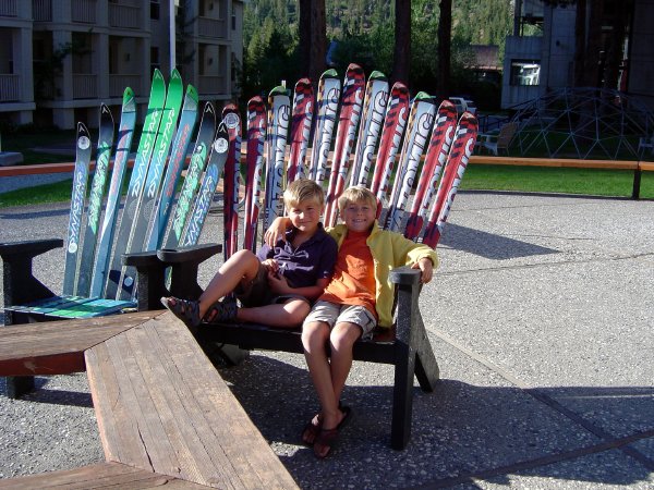 We found the skiis...