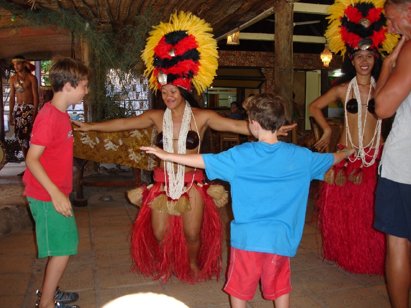 Severin & Charlie show off their hippy hippy shakes.